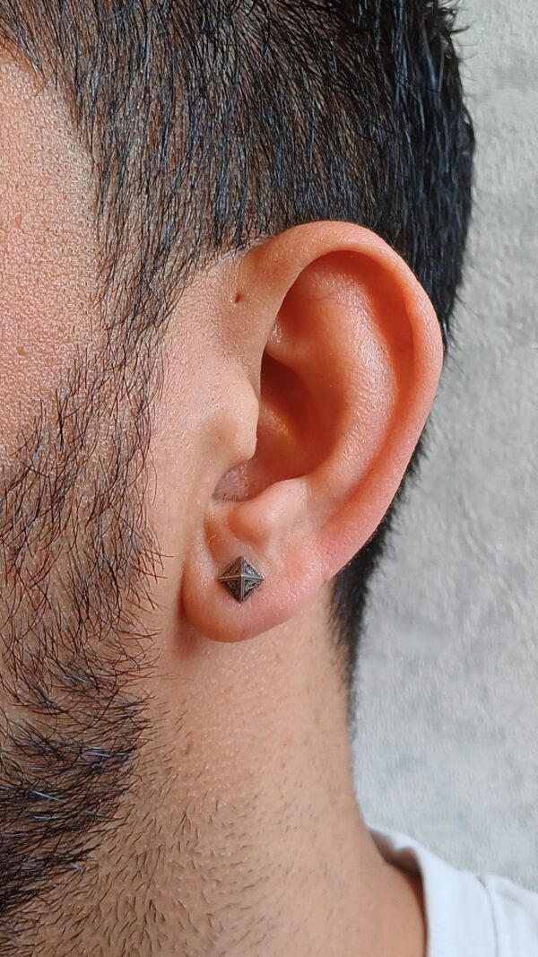 گوشواره مردانه هرمی